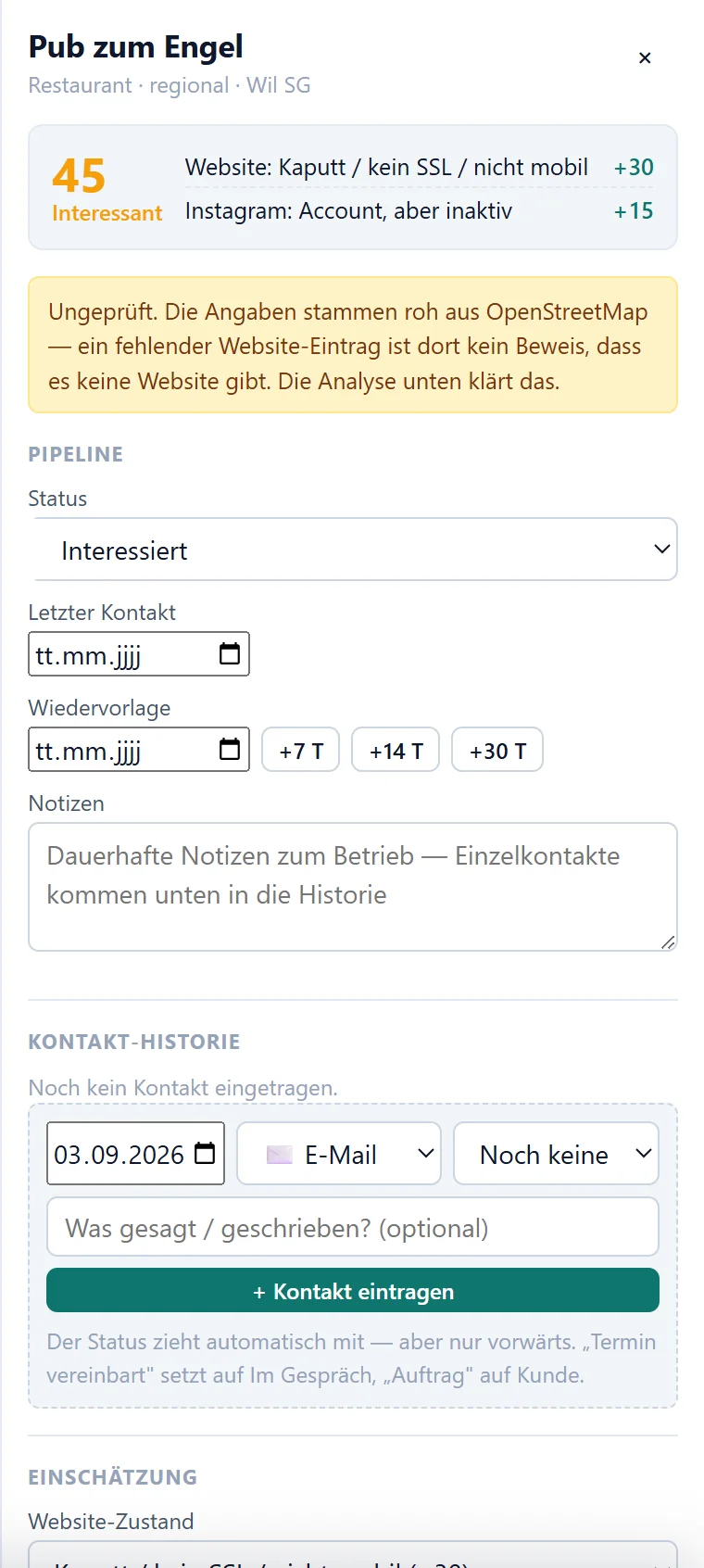 Kopf des Detail-Panels: Score 45 mit Begründung, Warnhinweis ungeprüft, Pipeline-Status, Wiedervorlage, Notizen, Kontakt-Historie
